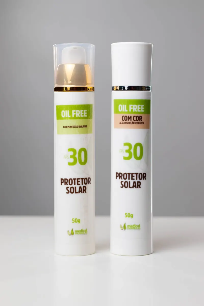 Protetores solares FPS 30 oil free, com e sem cor, da Medical Phormulas